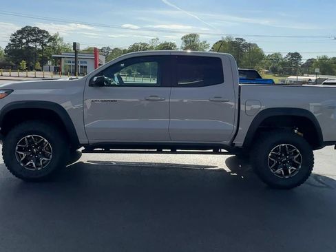Used 2026 Chevrolet Colorado ZR2 w/ Technology Package AWD/4WD image 5