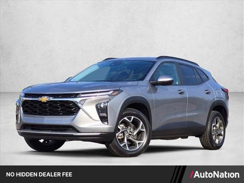 Used 2025 Chevrolet Trax LT w/ LT Convenience Package FWD image 1