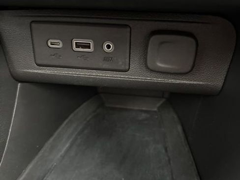 Used 2021 Buick Encore GX Essence w/ Experience Buick Package image 27