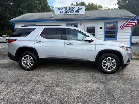 Used 2019 Chevrolet Traverse LT FWD image 2