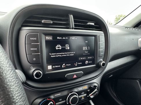 Used 2025 Kia Soul LX w/ LX Technology Package FWD image 26