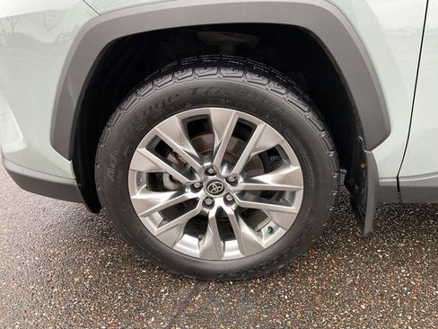 Used 2021 Toyota RAV4 XLE Premium AWD/4WD image 9