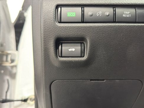Used 2025 Nissan Sentra SV FWD image 20
