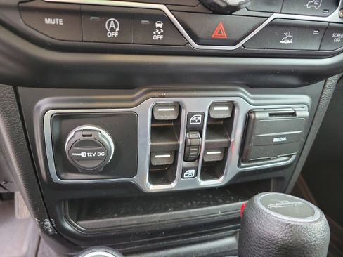 Used 2021 Jeep Gladiator Overland image 25