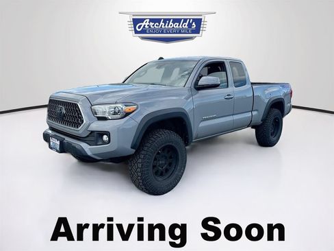 Used 2018 Toyota Tacoma TRD Off-Road w/ Exterior Package AWD/4WD image 2
