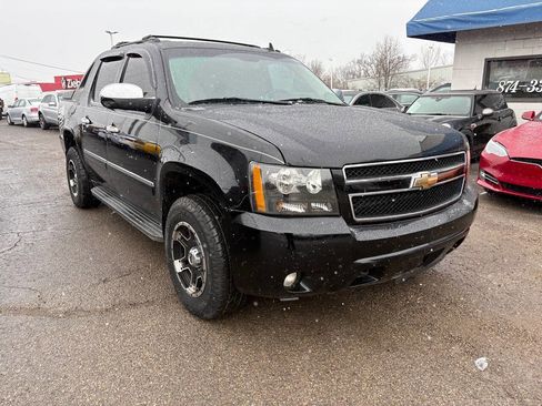 Used 2010 Chevrolet Avalanche LTZ image 2