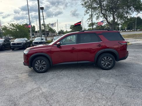 Certified 2024 Nissan Pathfinder SV FWD image 9