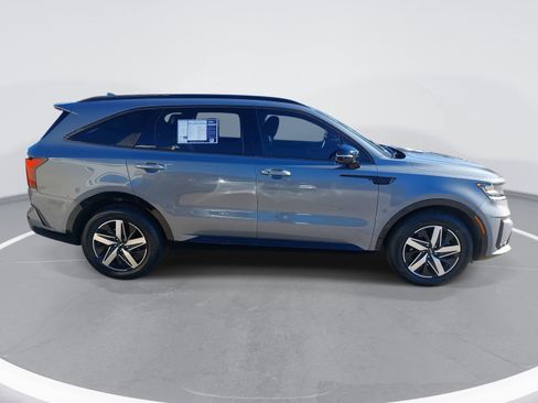 Used 2022 Kia Sorento S w/ Panoramic Sunroof Package image 4