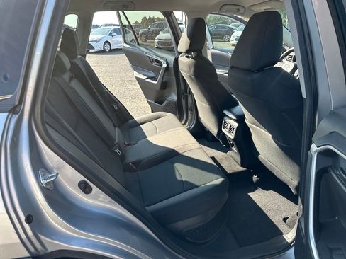 Used 2021 Toyota RAV4 LE image 28