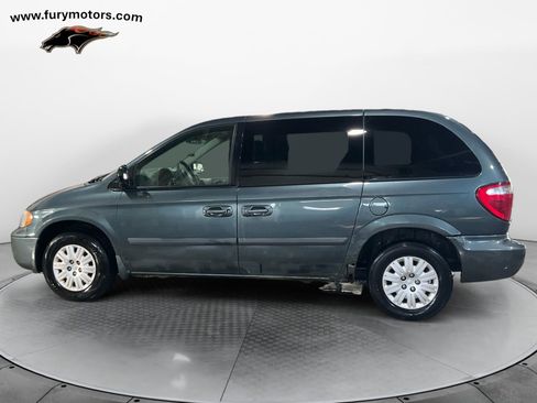 Used 2006 Chrysler Town & Country image 6