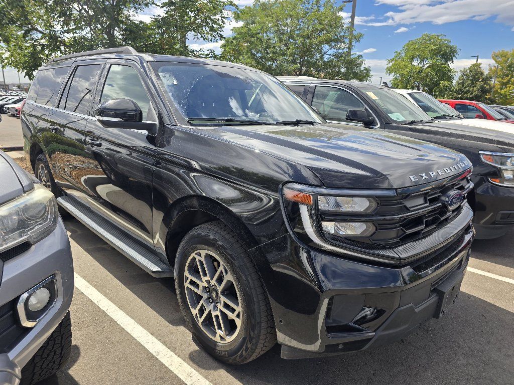 Used 2025 Ford Expedition Max Active AWD/4WD image 14