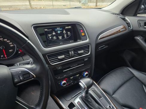 Used 2017 Audi Q5 2.0T Premium image 26