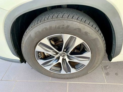Used 2020 Toyota Highlander XLE FWD image 10