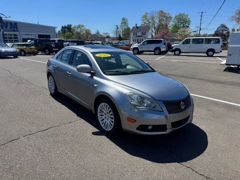 Used 2010 Suzuki Kizashi GTS FWD image 3