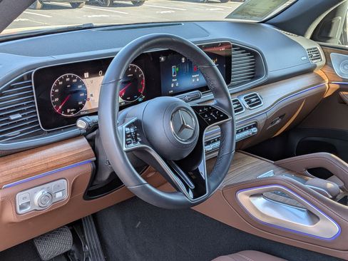 Used 2025 Mercedes-Benz GLE 450 4MATIC image 12
