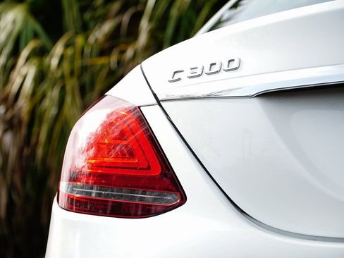 Used 2020 Mercedes-Benz C 300 Sedan image 7