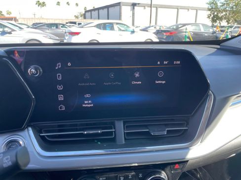 Used 2025 Chevrolet Trax LT w/ LT Convenience Package FWD image 20