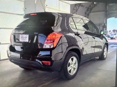Used 2020 Chevrolet Trax LS w/ Tint and Cruise Package FWD image 8
