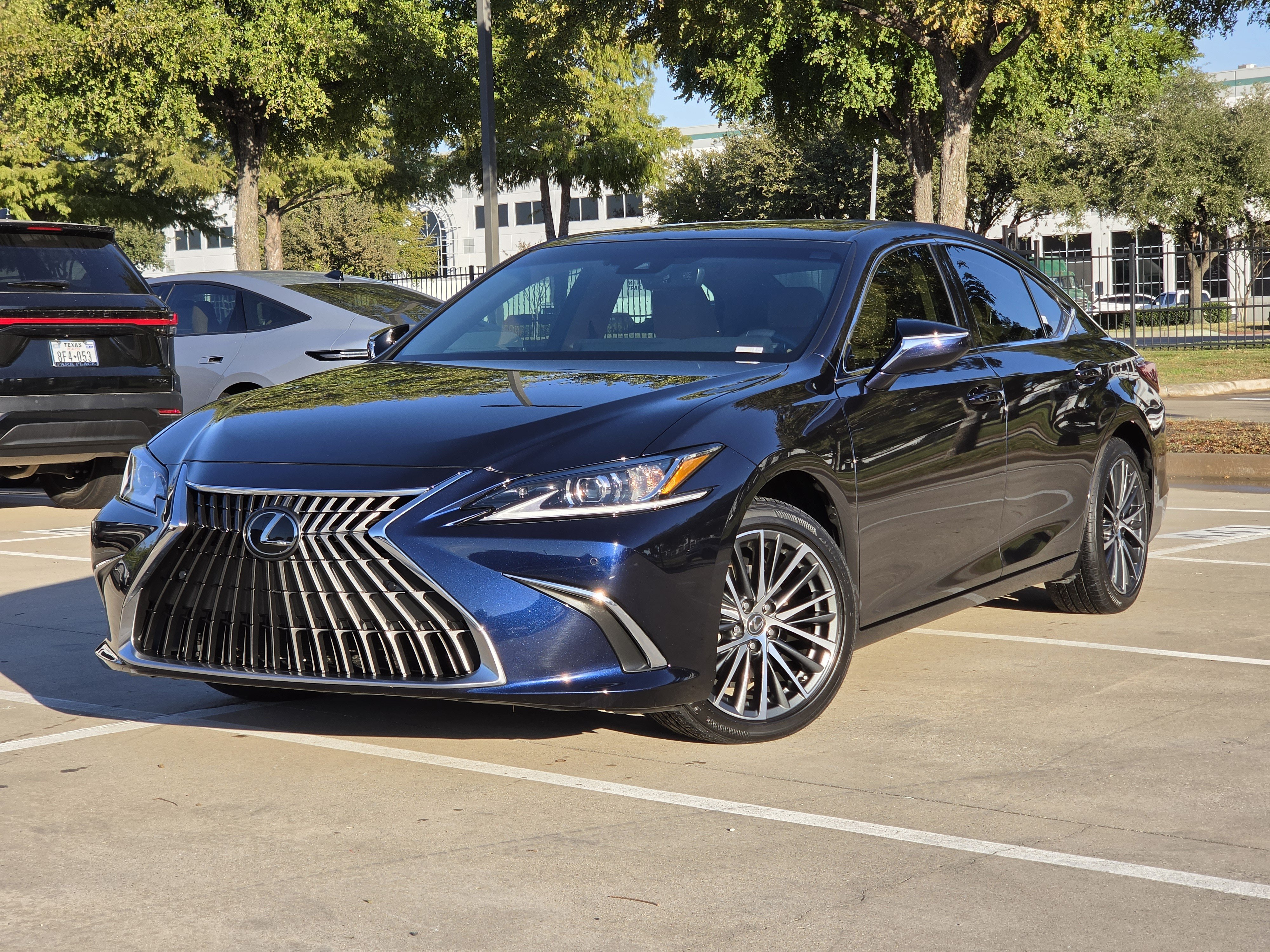 Used 2025 Lexus ES 350 w/ Premium Package FWD image 1