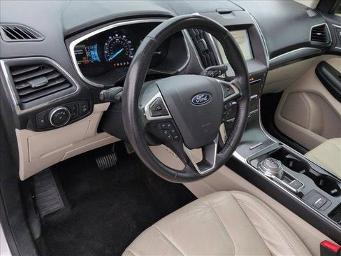 Used 2019 Ford Edge Titanium image 9