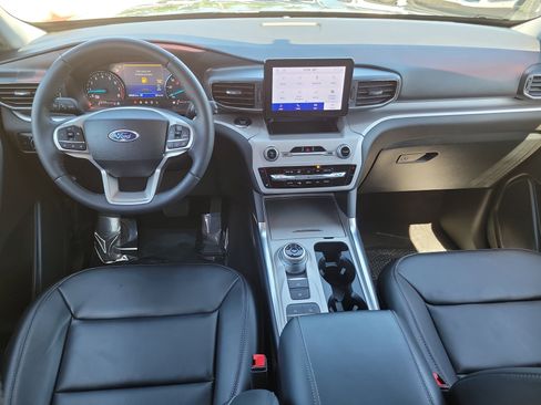 Used 2024 Ford Explorer XLT w/ Equipment Group 202A RWD image 17