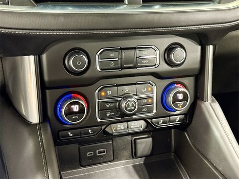 Used 2023 Chevrolet Suburban Z71 image 21