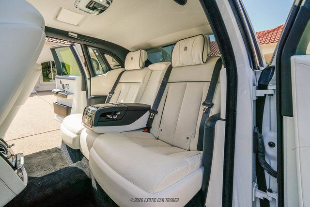 Used 2020 Rolls-Royce Phantom Sedan RWD image 27