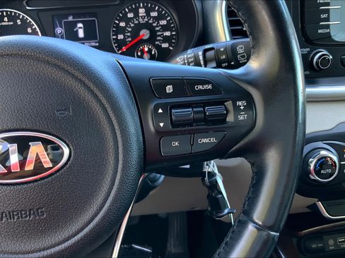 Used 2016 Kia Sorento EX image 25