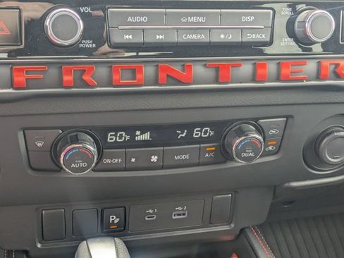 Used 2025 Nissan Frontier PRO-4X AWD/4WD image 19