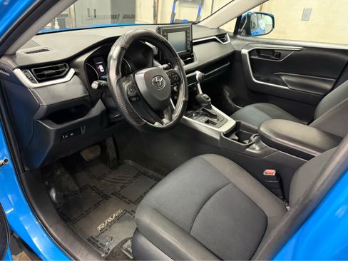 Used 2019 Toyota RAV4 LE w/ All Weather Liner Package AWD/4WD image 9