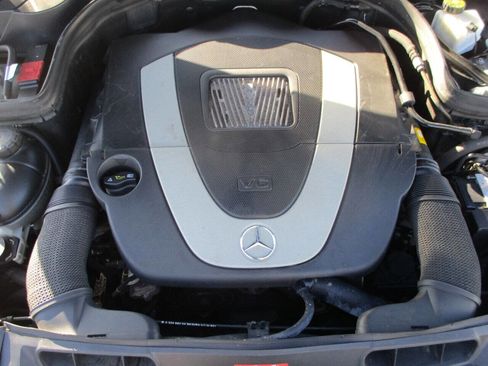 Used 2011 Mercedes-Benz C 300 4MATIC Sedan image 22