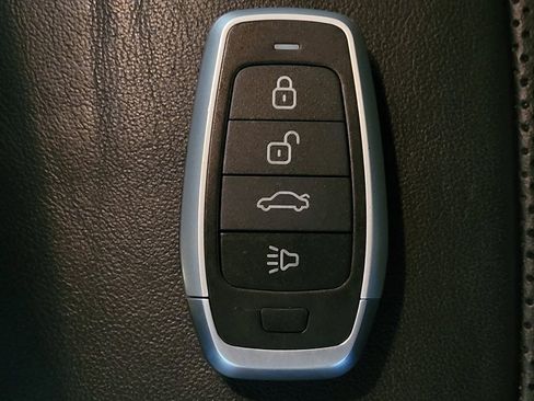 Used 2020 Jeep Cherokee Limited FWD image 32