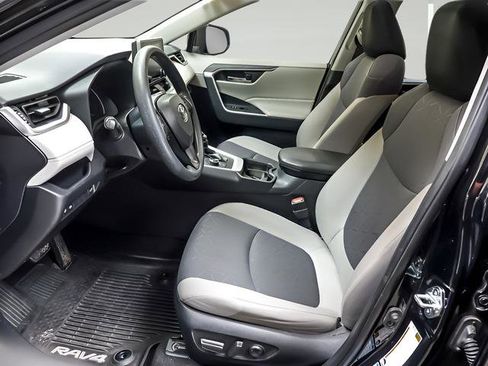 Used 2019 Toyota RAV4 XLE w/ Convenience Package AWD/4WD image 8