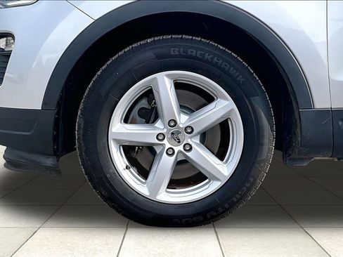 Used 2018 Ford Explorer XLT w/ Equipment Group 201A FWD image 9