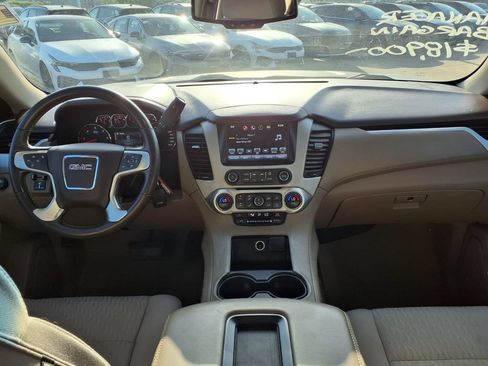 Used 2016 GMC Yukon XL SLE w/ Convenience Package RWD image 9