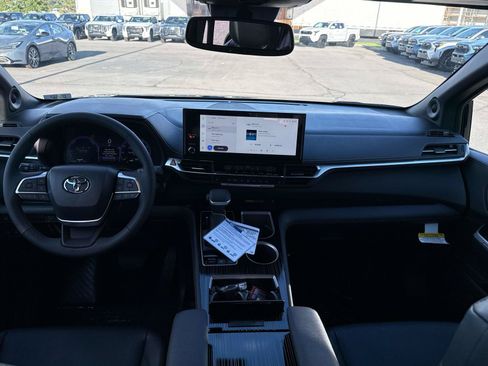New 2026 Toyota Sienna XLE Woodland Edition AWD/4WD image 11