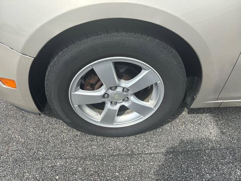 Used 2015 Chevrolet Cruze LT image 25