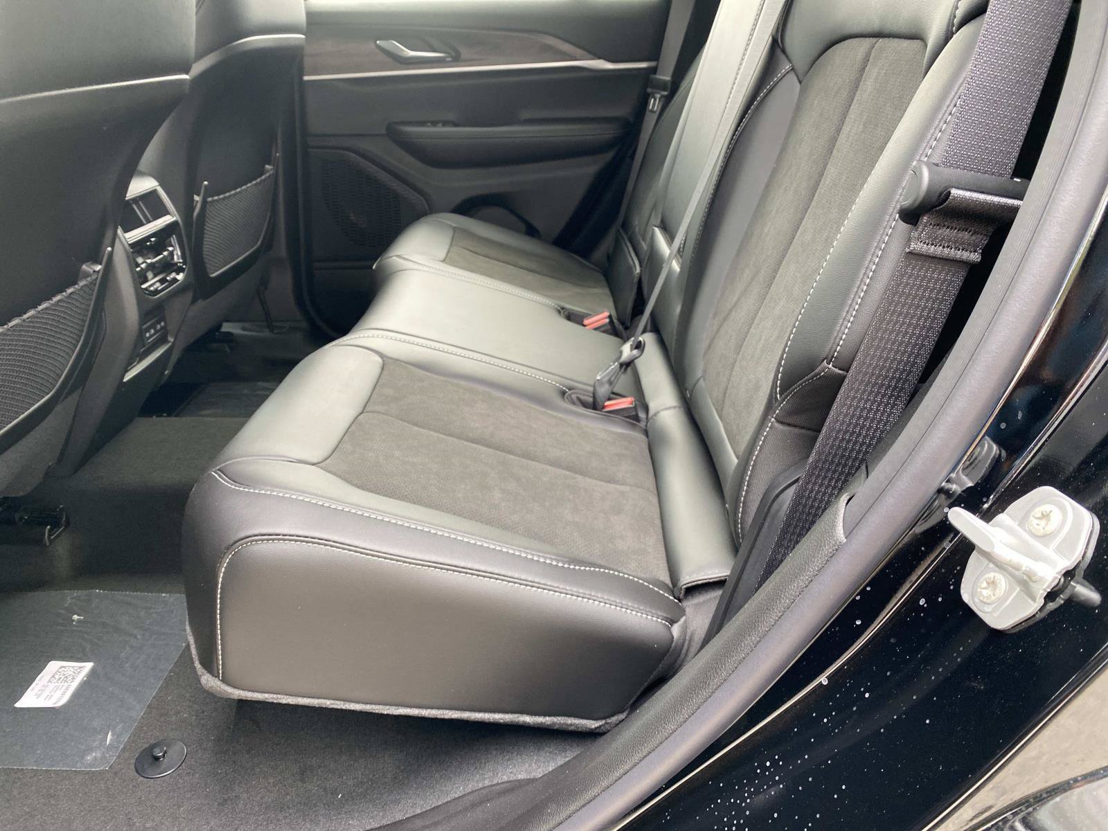 New 2026 Jeep Grand Cherokee Altitude RWD image 9