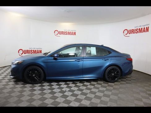 Used 2025 Toyota Camry SE image 8