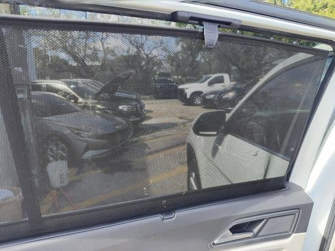 Used 2018 Volkswagen Atlas SE image 29