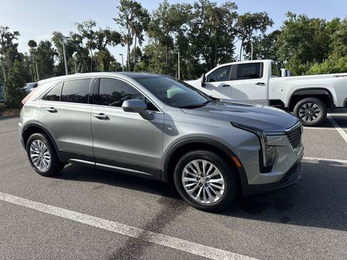 Used 2024 Cadillac XT4 Luxury w/ Cold Weather Package FWD image 1