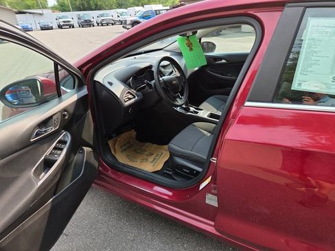 Used 2018 Chevrolet Cruze LT w/ Convenience Package FWD image 11