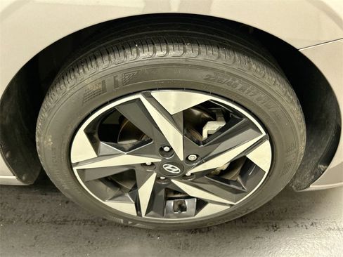Used 2023 Hyundai Elantra SEL w/ Convenience Package image 8