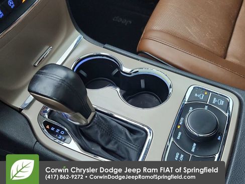 Certified 2017 Jeep Grand Cherokee Summit w/ Platinum Series Group AWD/4WD image 28