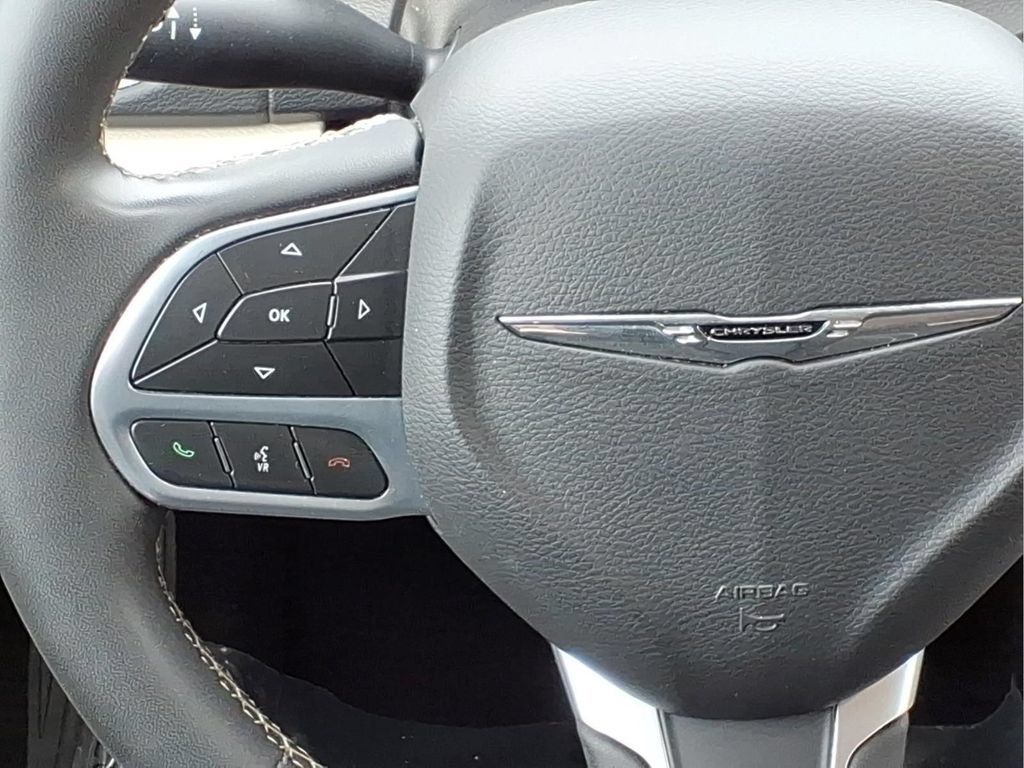 Used 2023 Chrysler Voyager LX FWD image 10