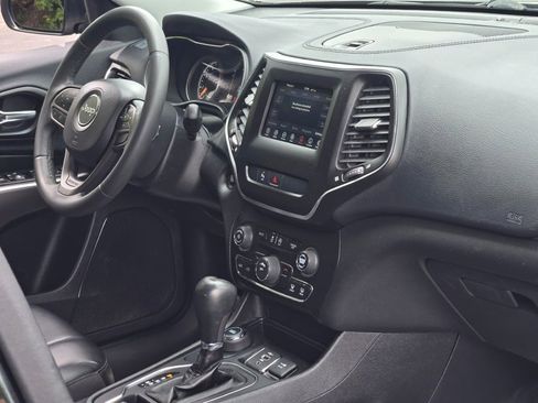 Used 2020 Jeep Cherokee Latitude Plus image 8