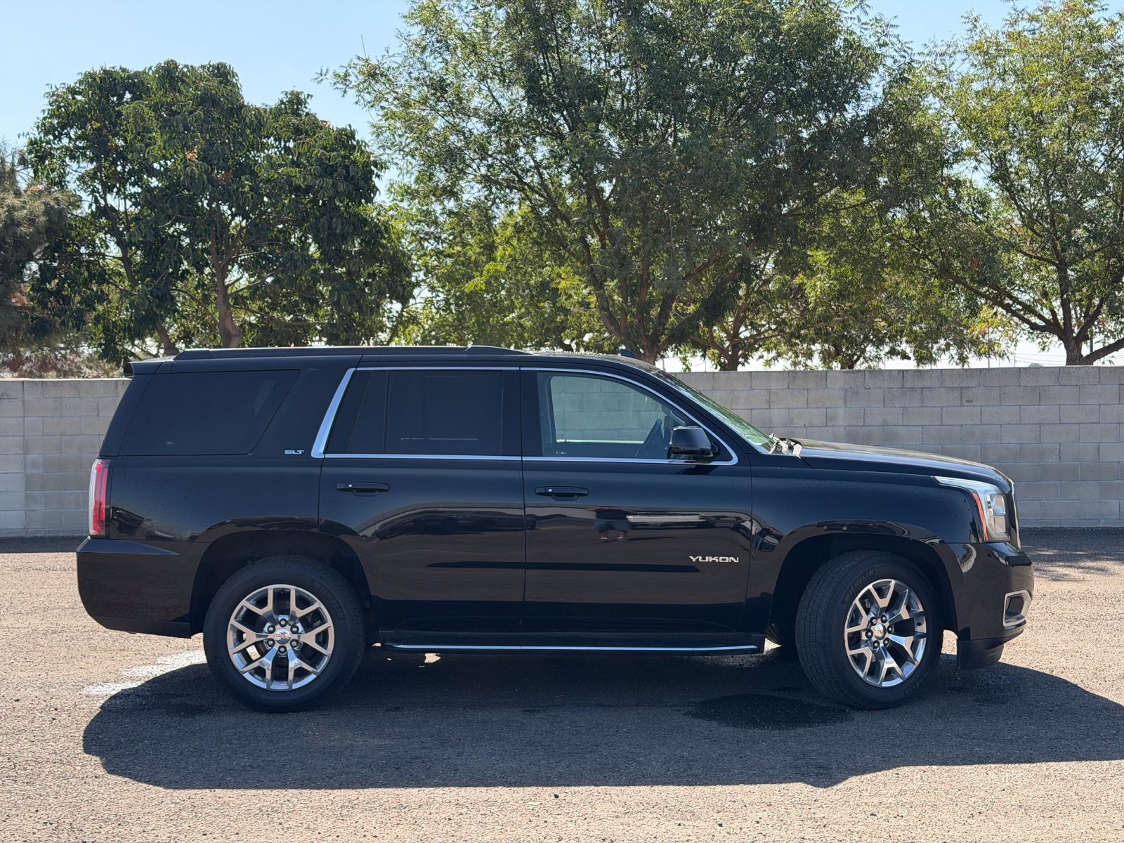 Used 2017 GMC Yukon SLT w/ Open Road Package RWD image 3