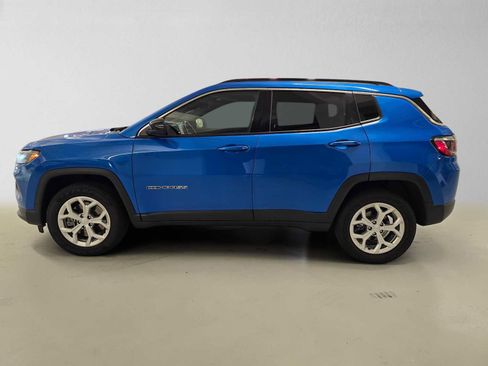 Used 2024 Jeep Compass Latitude AWD/4WD image 2