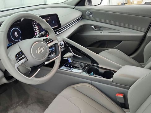 Used 2025 Hyundai Elantra SEL FWD image 25