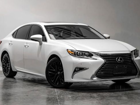 Used 2016 Lexus ES 350 w/ Luxury Package w/Wood Trim FWD image 9